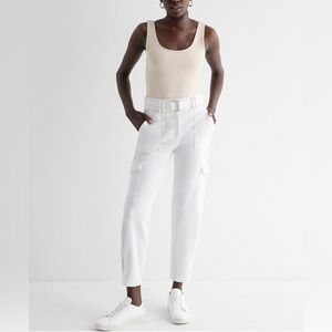 Express Body Contour High Compression
Scoop Neck Bodysuit